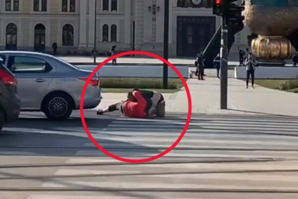 KROMANJONCI NAM NISU RAVNI, U KOM, BRE, VEKU ŽIVITE? Snimljena ČUDNA tuča u centru Bg-a, ovo je NEČUVENO (VIDEO)