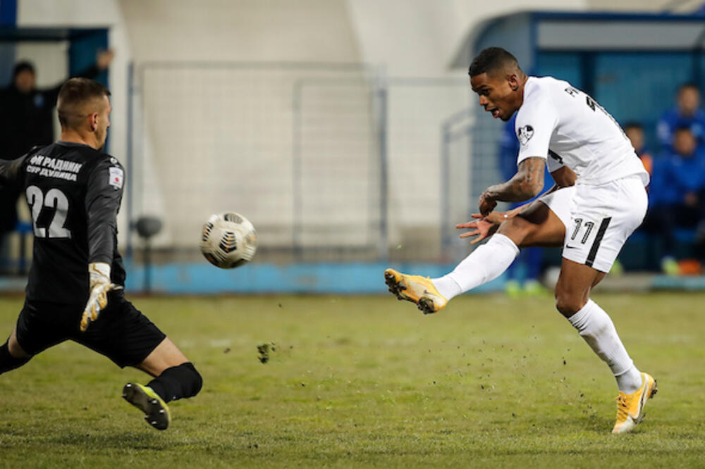 PARTIZAN POSLE PREOKRETA OSVOJIO SURDULICU! Stanojevićev tim imao veliku sreću u samoj završnici! (FOTO)