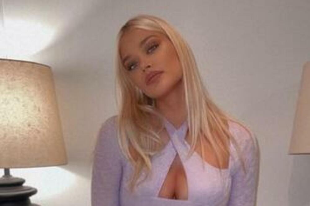 SOFIJA MILOŠEVIĆ ODLUČILA: Obukla MEGA USKU HALJINU pa otišla je kod Sarkozijevog SINA (FOTO)