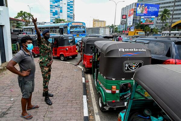 ŠRI LANKA BANKROTIRALA: Haos na ulicama, nestašica HRANE i goriva, nikad jača EKONOMSKA KRIZA!