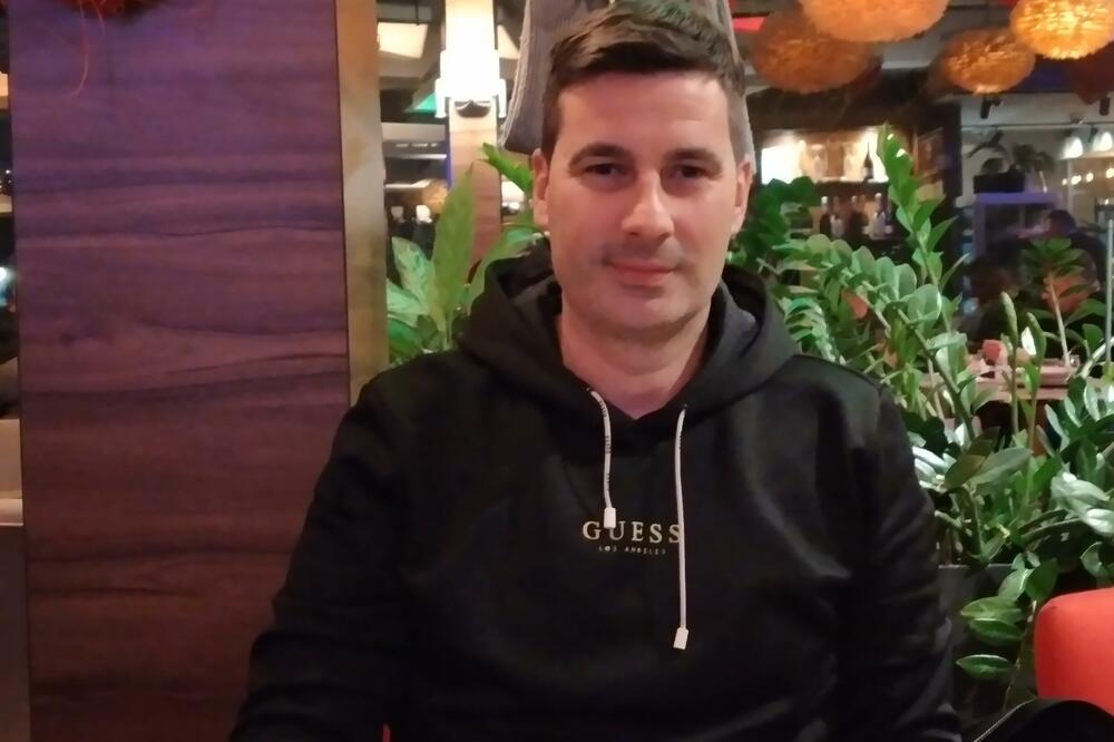 ORGANIZATORI OVO NISU OČEKIVALI: Sin muzičke zvezde nije preuzeo nagradu posthumno dodeljenu njegovom ocu! (FOTO)