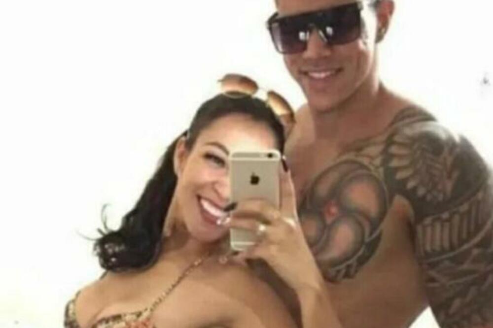 EVO KO JE DEVOJKA KOJA SE SE*SALA SA BESKUĆNIKOM NA MUŽEVLJEVE OČI: Toliko je bilo brutalno da je OSTAO ZATEČEN