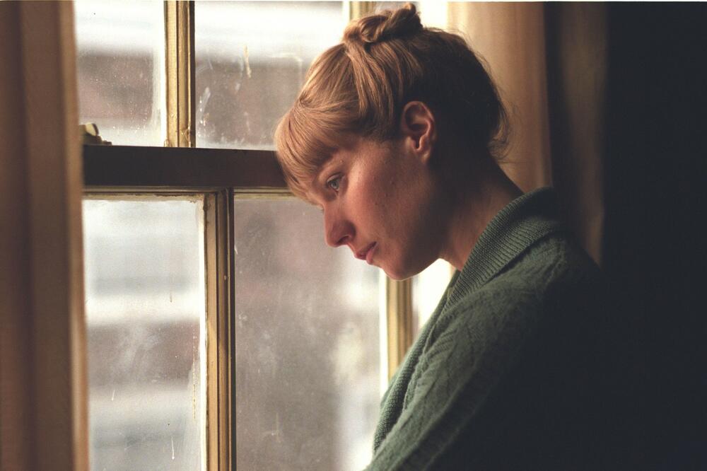 JEDINA "UKLETA" SMRT NA ESTRADI? Oduzela je sebi život tako što je GLAVU GURNULA U VRELU RERNU!