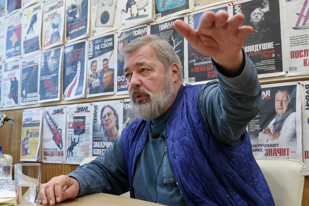 RUSKI NOBELOVAC NAPADNUT? Poliven mešavinom CRVENE boje i ACETONA u vozu, otkrio i šta je napadač UZVIKNUO! (FOTO)