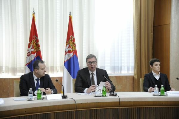 VUČIĆ NAPUSTIO SEDNICU SAVETA ZA NACIONALNU BEZBEDNOST: U toku HITNE konsultacije sa ambasadorima Kvinte