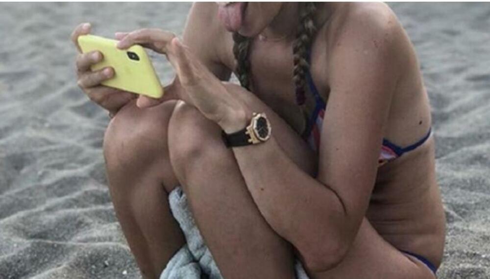 <p>Jeleni Đoković teško da iko može uputiti neke reči kritike na način života koji vodi</p>