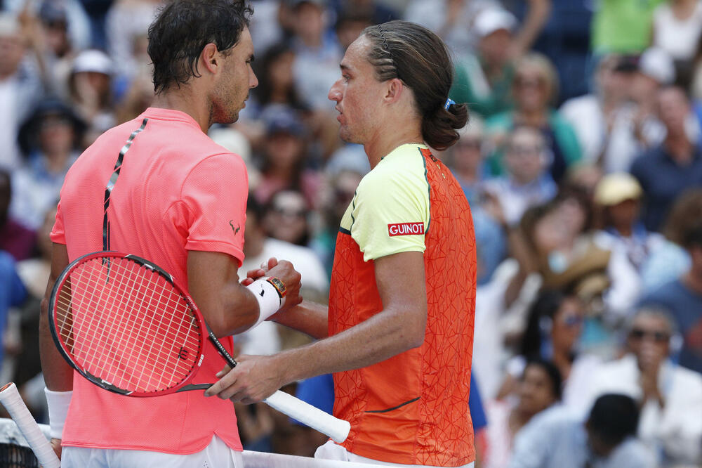 "KUKAVICE, MISLITE O ROLAN GAROSU DOK NEVINI STRADAJU!"