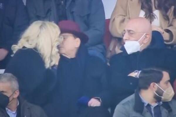 BERLUSKONI (85) OŽENIO 54 GODINE MLAĐU PLAVUŠU: Nećete verovati svojim očima, AKCIJALI I NA UTAKMICI! Svi ZGROŽENI!