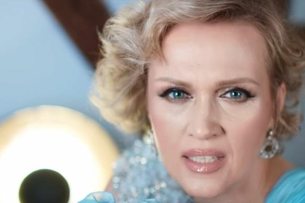 VANNA JE OPČINILA SVE HITOM "TEK JE 12 SATI": Danas ima 51 godinu i izgleda NEVEROVATNO, a od ćerke ZASTAJE DAH!