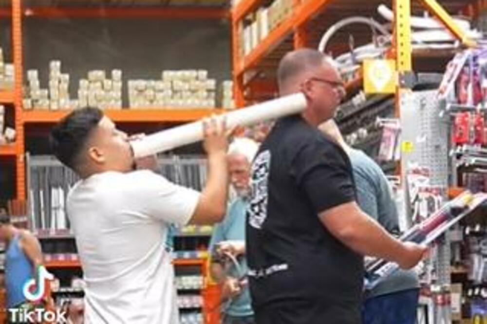 HTEO JE SAMO DA SE NAŠALI SA MUŠTERIJOM, A ONDA MU JE PRESELO SVE: Kada se čovek OKRENUO, nije znao gde se nalazi