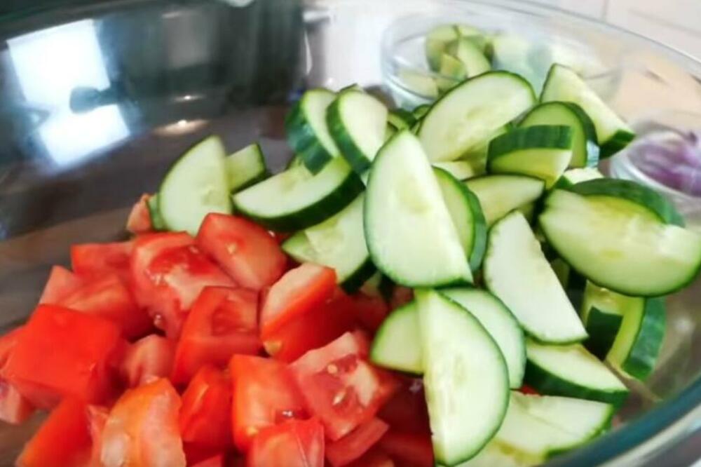 Ljudi, pogrešno jedete običan krastavac! Trik morate probati ili ga bacite u đubre - Srbi nisu imali pojma za ovo