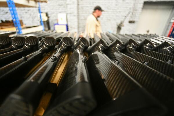 "AKO NE KRENEŠ SA MNOM UBIĆU I TEBE I SEBE": Prijedorčanin pijan uperio PUŠKU u ženu dok je u naručju držala BEBU!