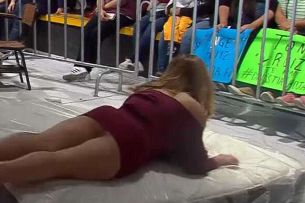 VODITELJKA ZABORAVILA GAĆICE, PA JOJ SEVNULA "CICA MACA": U OVO DOLE svi bulje i ne trepću (VIDEO)