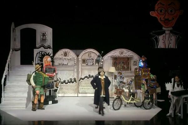 OD OTPADA DO SCENSKIH REKVIZITA Kako je pozorište u Šangaju postavilo neobičnu lutkarsku predstavu! (VIDEO)