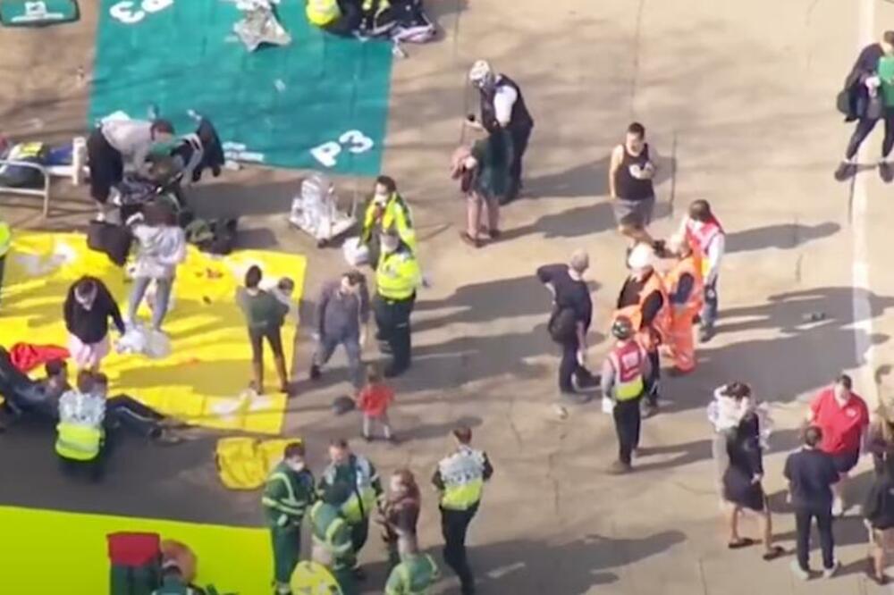 CURENJE GASA U SPORTSKOM CENTRU U LONDONU! Veliki broj prima medicinsku pomoć zbog otežanog disanja (VIDEO)