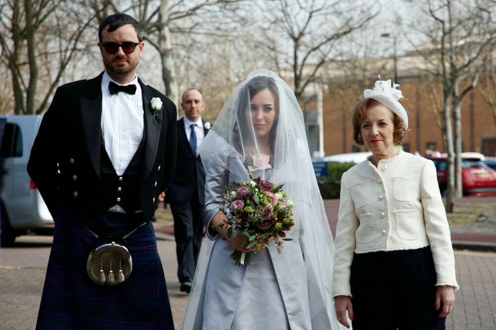 Džulijan Asanž, Stela Moris