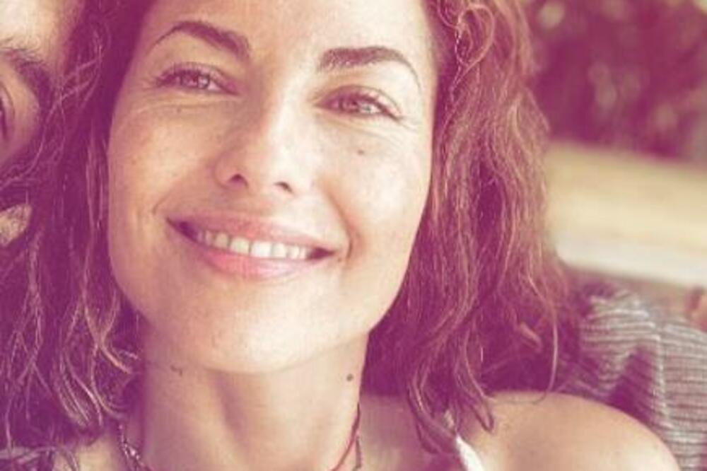 INTERNETOM SE DELE SLIKE ČUVENE RUBI, SVI TRLJAJU OČI: Ovo nije moglo proći neprimećeno (FOTO)