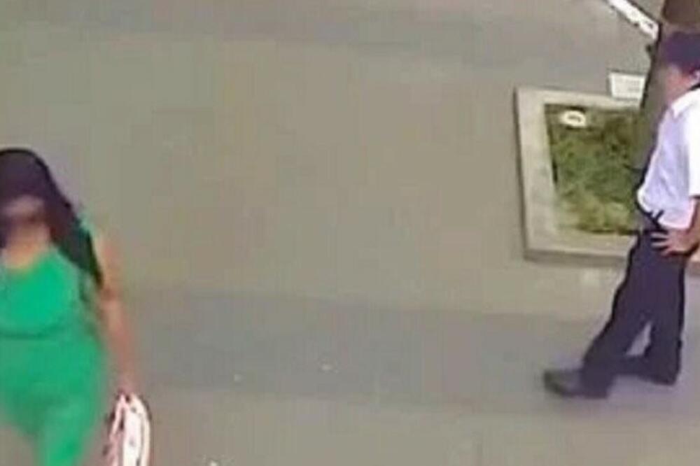 SRELI ZGODNE RIBE NA ULICI, ZVIŽDALI IM, A ONDA JE USLEDIO ŠOK: Kada su VIDELI O KOME SE RADI, obuzeo ih je BLAM