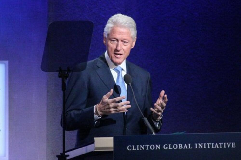 KLINTON NAJVEĆI AMERIČKI PRAZNIK SLAVIO KOD RAME: Ovako sad IZGLEDA čovek koji je naredio BOBMARDOVANJE SRBIJE