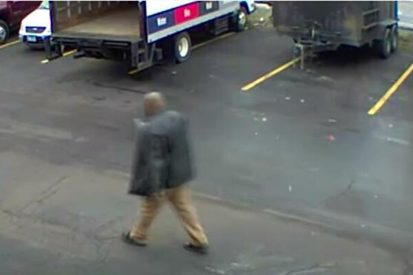 SNIMLJEN NIKOLIN UBICA: Opušteno hoda ulicom nakon MONSTRUOZNOG UBISTVA (VIDEO)