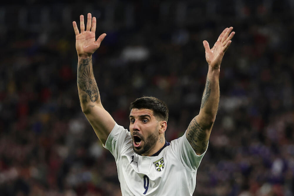 BRUKA I SRAMOTA! Srbija oštećena u Budimpešti - Mitrović srušen, sudija se pravio lud!