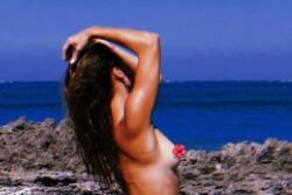 SKINULA SE DO KRAJA, A ONDA JE ZABELEŽEN KADAR ZA SMRTONOSNI INFARKT: Gola i spreda i pozadi (EKSPLICITNO)