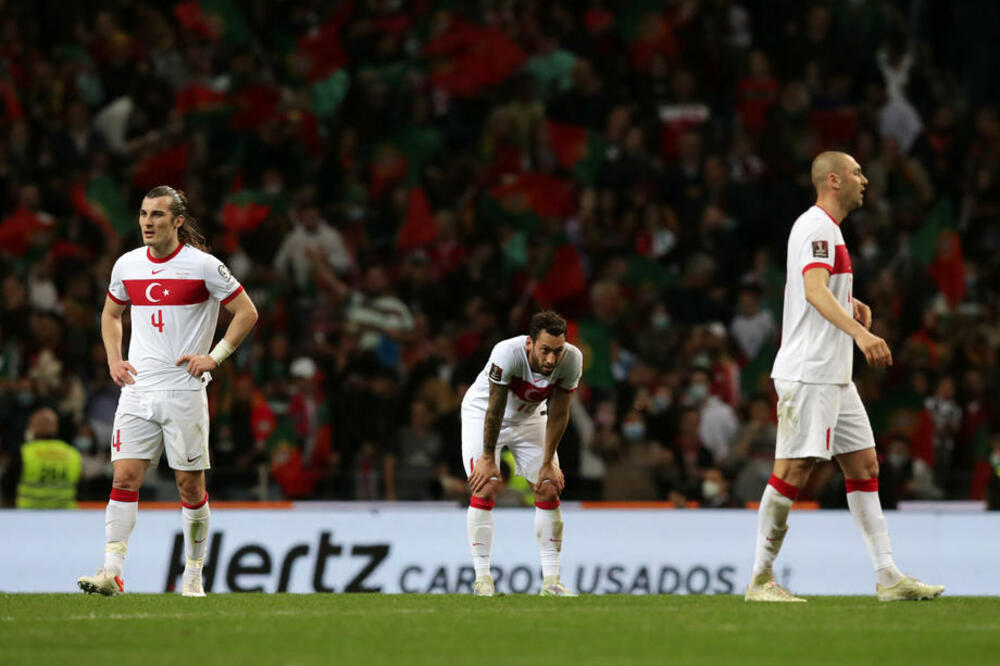 SVI SU OSTALI U NEVERICI: Fudbaler Turske promašio penal, pa u svlačionici sve ŠOKIRAO svojom izjavom!