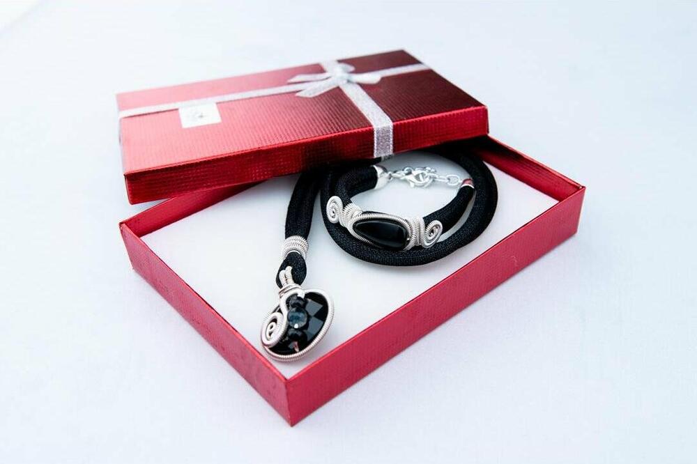 ZA MODERNE I ELEGANTNE DAME: Uz ove aksesoare daćete svom stilu i izgledu lični pečat!