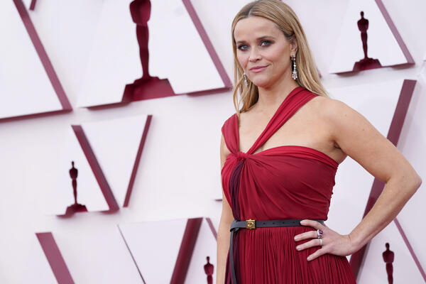 DA LI JE MOGUĆE DA OVAKO IZGLEDA? Zbog ĆERKE Ris Viderspun zanemeo SVET, nemoguće da joj je MAJKA! (FOTO)