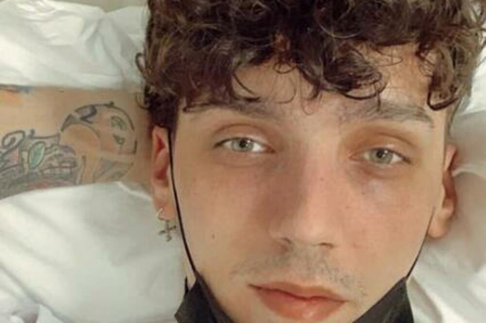 Pevač hitno prevezen u bolnicu: Nije znao šta ga je snašlo, lekari mu saopštili jako lošu dijagnozu