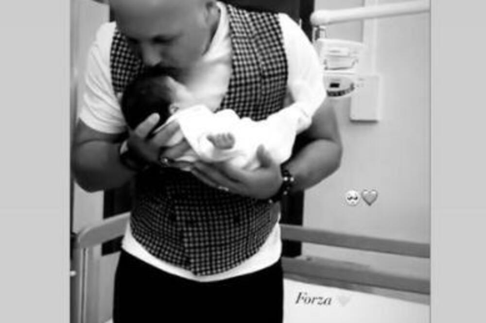 OVOLIKA SLIČNOST JE NEVEROVATNA: Mihina unuka je ISTA on! PREPOZNALI BISTE JE MEĐU STO BEBA! (FOTO)