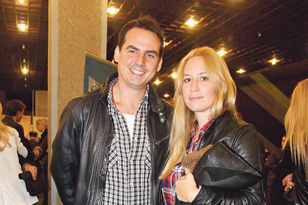 TRUDNA ŽENA ZORANA KESIĆA: Stigla i PRVA FOTKA, stomak do zuba! (FOTO)