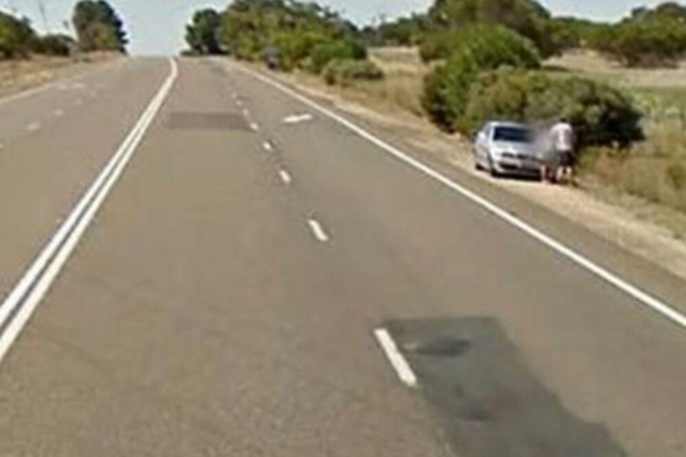 GUGL MAPA UHVATILA PAR U ŽESTOKOJ AKCIJI NA HAUBI! Ceo svet je gledao se*s nasred puta (FOTO)