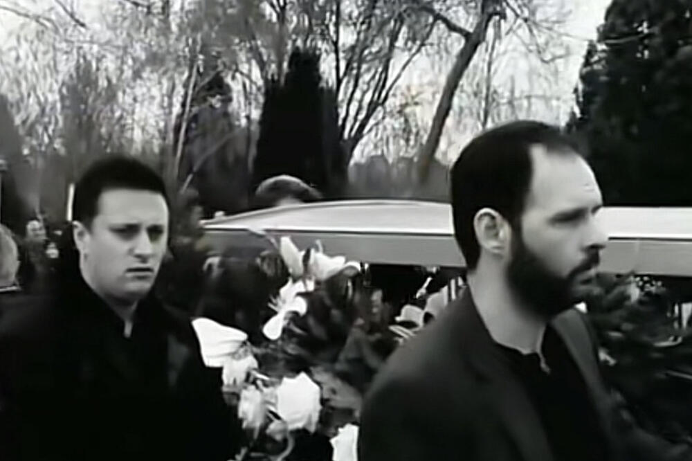 CELA SRBIJA JE BILA U SUZAMA KADA JE UMRO, A ONI SU GA ISPRATILI NA VEČNI POČINAK: Pojavio se SNIMAK koji RAZARA!