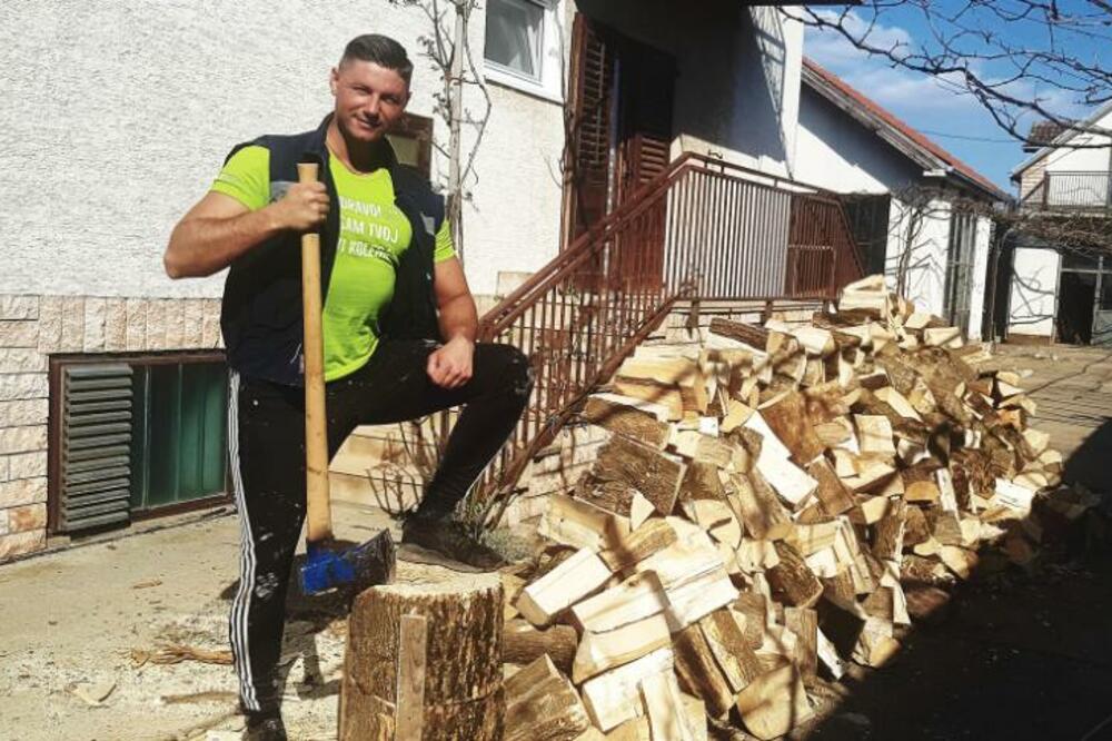 VIKTOR JE JEDAN OD NAJHUMANIJIH MLADIĆA U SRBIJI: Cepa drva za bolesnu decu, a važi i za NAJPOŽELJNIJEG NEŽENJU!