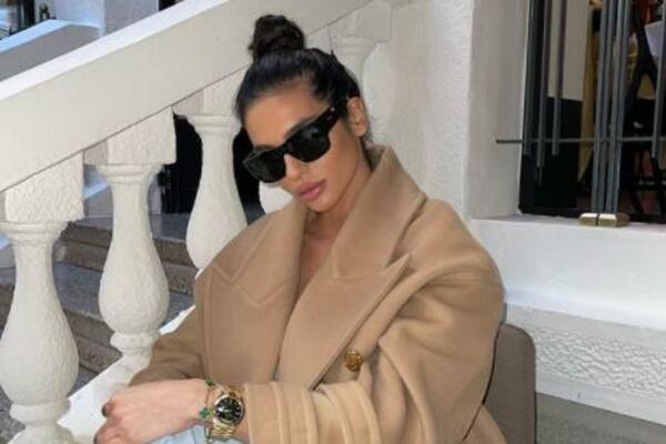 ŽENA NAŠEG FUDBALERA JE SRPSKA KIM KARDAŠIJAN?! Ima IZVAJANU POZADINU, vrednu GARDEROBU i NOGE ZA DESETKU! (FOTO)