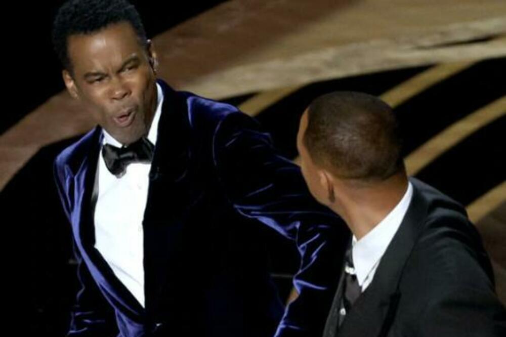 BRUTALAN INCIDENT NA SINOĆNJOJ DODELI OSKARA: Vil Smit odalamio Kris Roka pa dobio Oscara i rasplakao se (VIDEO)
