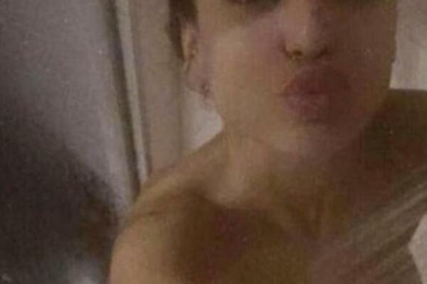 POZNATA SRPKINJA ZAVRŠILA NA SAJTU ZA ODRASLE: Objavljen EKSPLICITNI SNIMAK, ISPALA JOJ ČITAVA (FOTO +18)