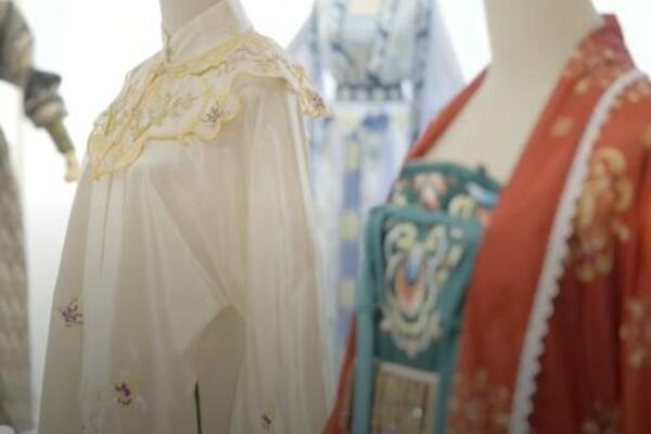 Selo proizvodi tradicionalne kineske nošnje hanfu (VIDEO)