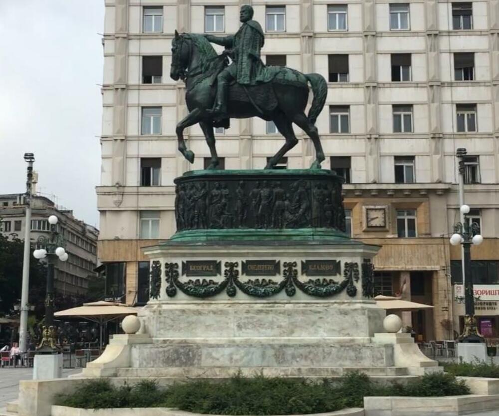 Spomenik Knezu Mihailu Obrenoviću