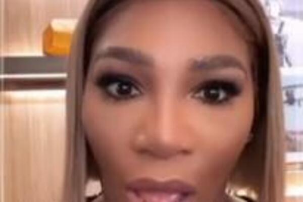 SKINULA SE POZNATA TENISERKA I KRENULA DA SE DODIRUJE: Snimak izašao brzinom SVETLOSTI (VIDEO)