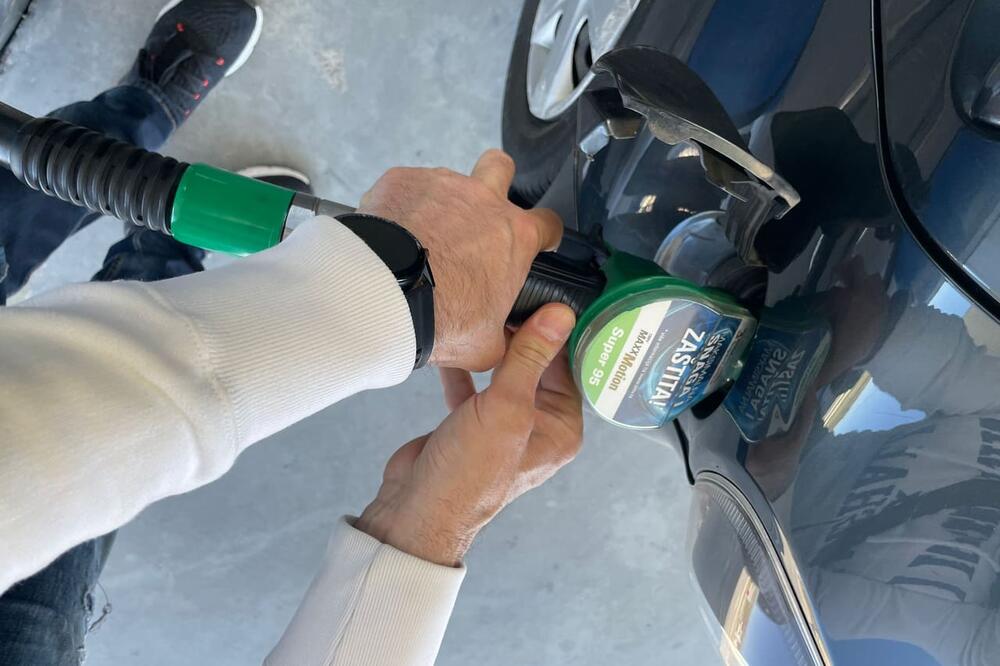 NE ISPLATI SE VIŠE SIPATI GORIVO KOD KOMŠIJA: Crnogorci najjefiniji, ali su OVA DVA NAŠA SUSEDA POVEĆALA CENE