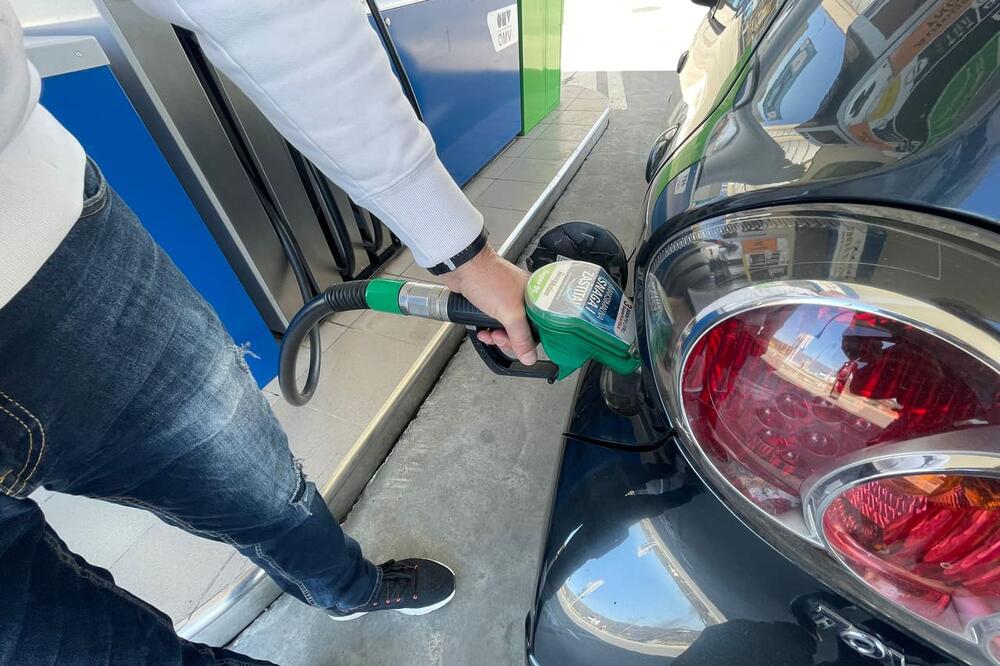 Cena goriva u ovoj zemlji dostigla novi rekord: Ovako se kreće cena dizela i benzina