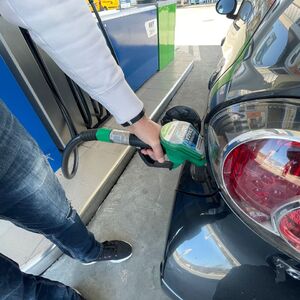 Cena goriva u ovoj zemlji dostigla novi rekord: Ovako se kreće cena dizela i benzina