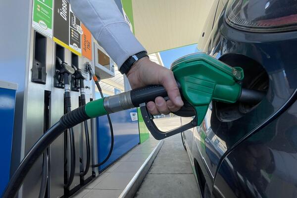 POJEFTINILO GORIVO: Ovo su cene dizela i benzina koje će važiti NAREDNIH 7 DANA!