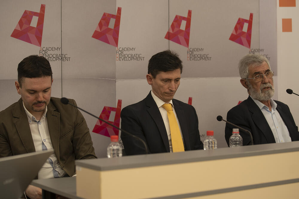 SRBIJA 2030- MEDIJSKI UGAO: NIKAD VIŠE INFORMACIJA I NIKAD MANJE INFORMISANOSTI