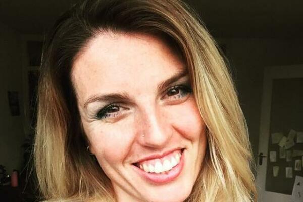 RAZVELA SE, A ONDA JE DOŠLA NA JEDNU LUDU IDEJU: Ceo ŽIVOT joj se PROMENIO NAKON OVE ODLUKE, AU! (FOTO)