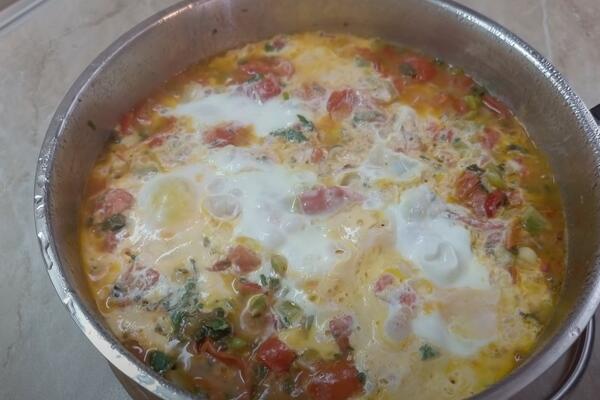 U NIŠU KAŽU PRŽENIJA: Preukusno TURSKO JELO iz TIGANJA koje se sprema DOK KAŽETE KEKS! (RECEPT)