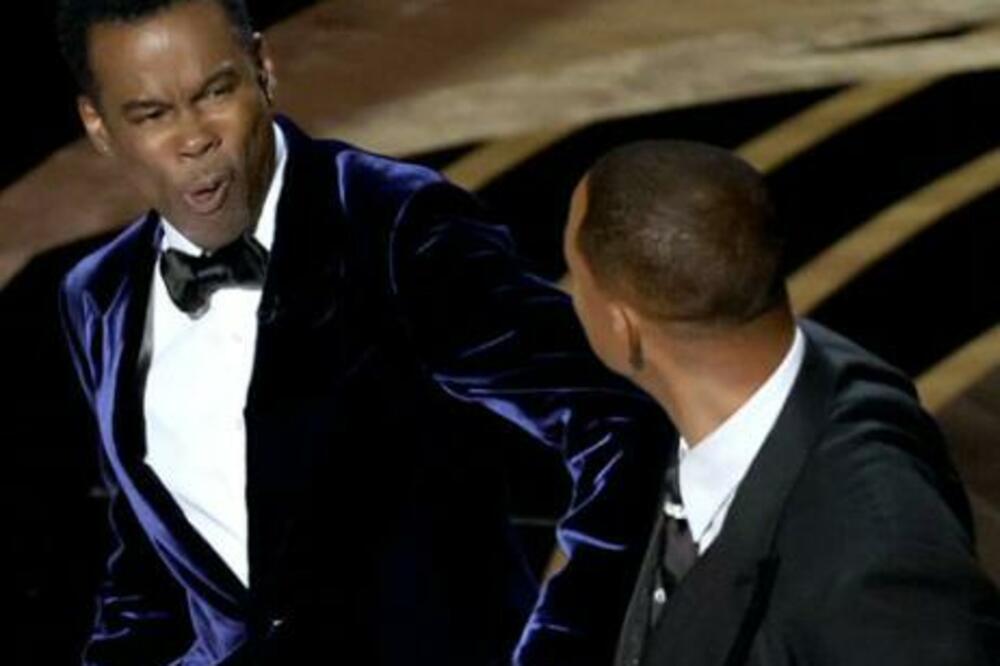 DA LI JE MOGUĆE?! Ošamario KOMIČARA zbog ŠALE, a i ON je uradio GROZNU STVAR u PROŠLOSTI! (VIDEO)