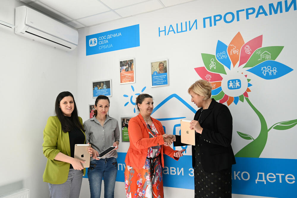 Actavis donirao vredne Ipad uređaje SOS Dečijem selu Srbije
